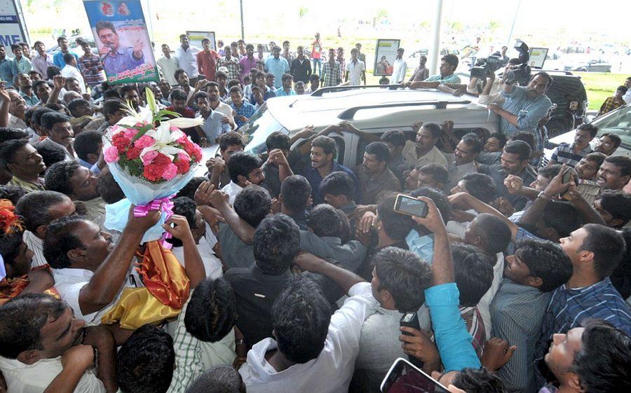 YS Jagan At Yuva Bheri Images In Nellore