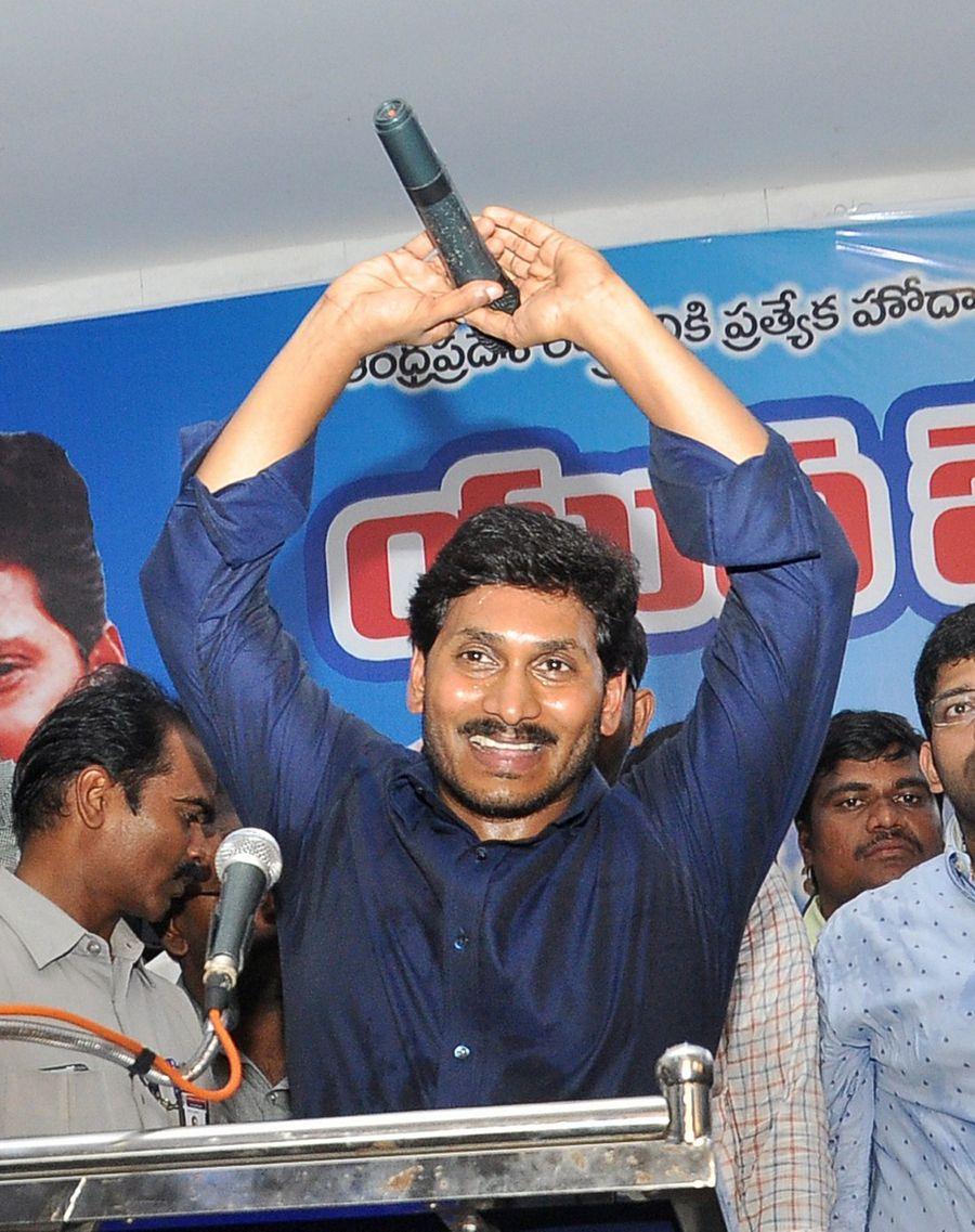 YS Jagan At Yuva Bheri Images In Nellore