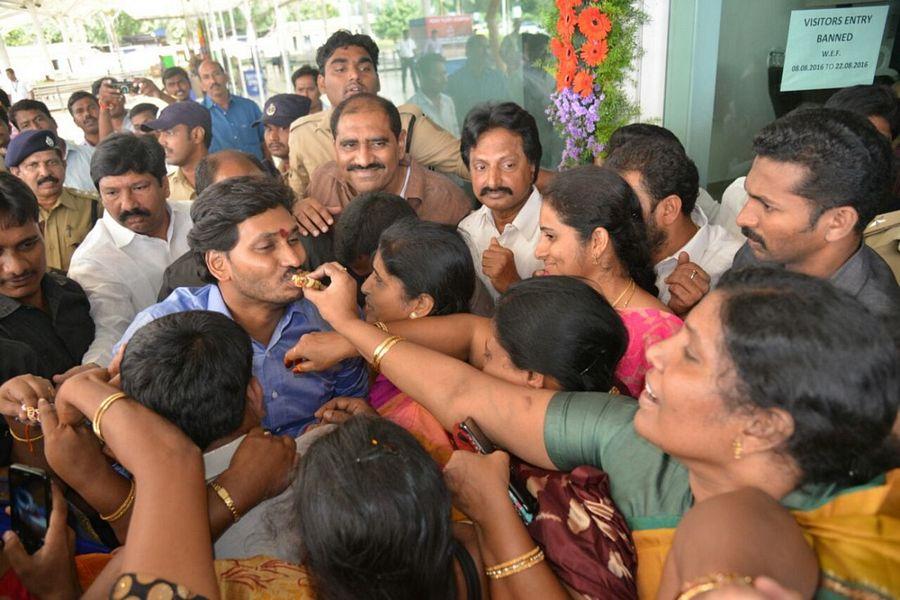 YS Jagan Takes Holy Dip in Krishna Pushkaralu PHOTOS