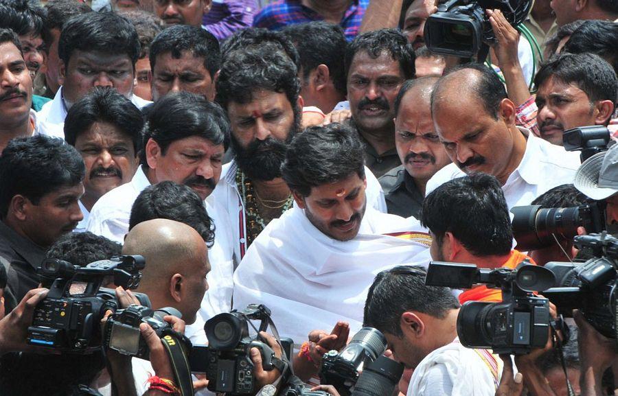 YS Jagan Takes Holy Dip in Krishna Pushkaralu PHOTOS