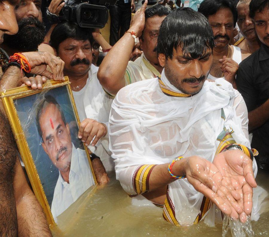 YS Jagan Takes Holy Dip in Krishna Pushkaralu PHOTOS