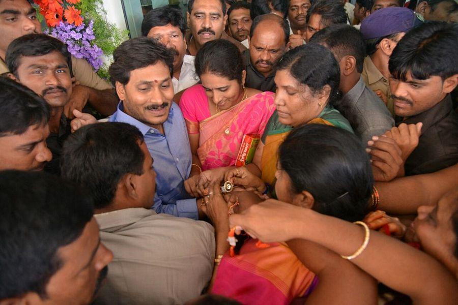 YS Jagan Takes Holy Dip in Krishna Pushkaralu PHOTOS