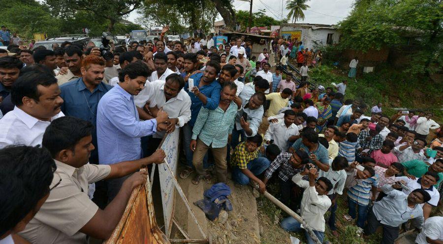 YS Jagan consoled the victims of road accident