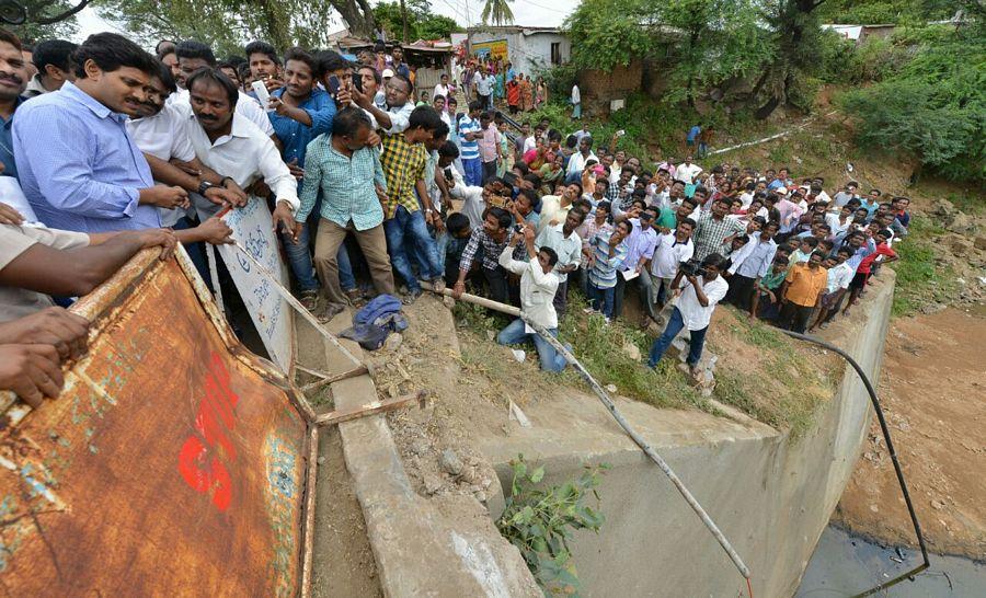 YS Jagan consoled the victims of road accident
