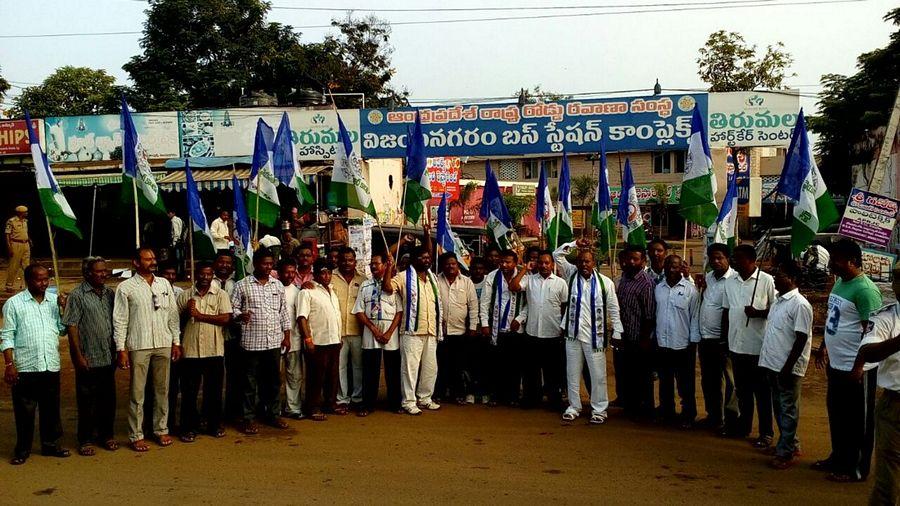 YSRCP’s AP Bandh a success Photos