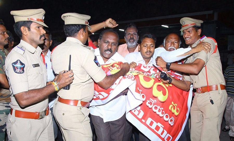 YSRCP’s AP Bandh a success Photos