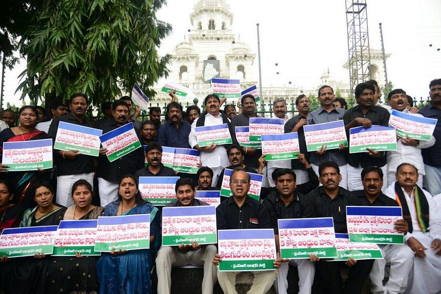 YSRCP’s AP Bandh a success Photos