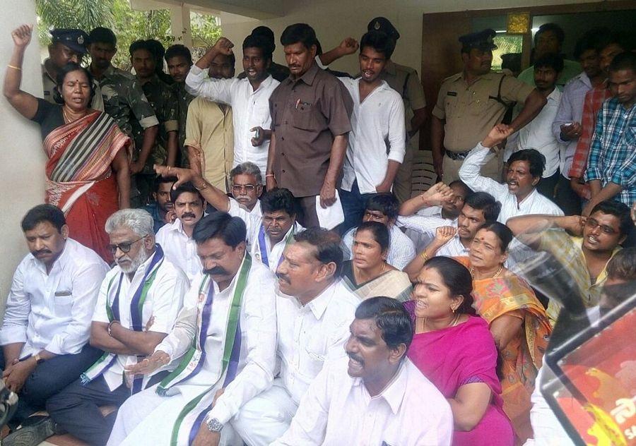 YSRCP’s AP Bandh a success Photos