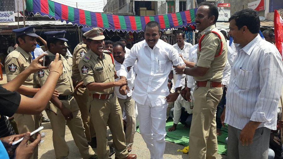 YSRCP’s AP Bandh a success Photos