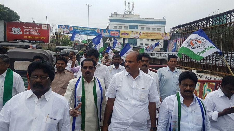 YSRCP’s AP Bandh a success Photos