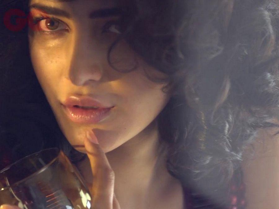 25 HOT & SEDUCING Cleavage Show of Shruti haasan