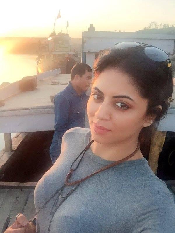 30+ Kavita Kaushik Hot In Bikini HD Pictures Galleries