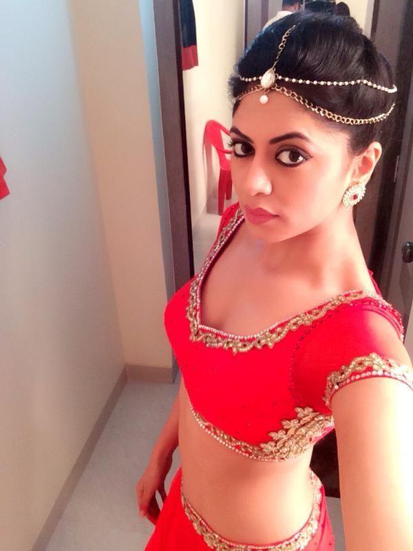 30+ Kavita Kaushik Hot In Bikini HD Pictures Galleries