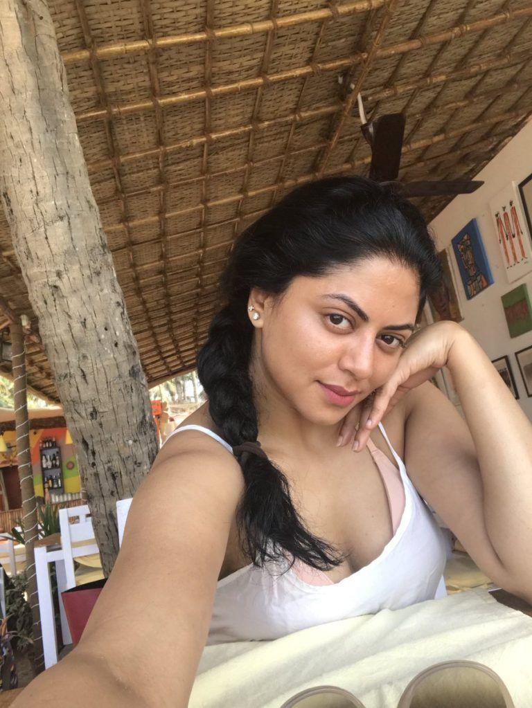 30+ Kavita Kaushik Hot In Bikini HD Pictures Galleries