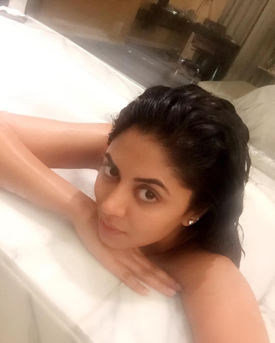 30+ Kavita Kaushik Hot In Bikini HD Pictures Galleries