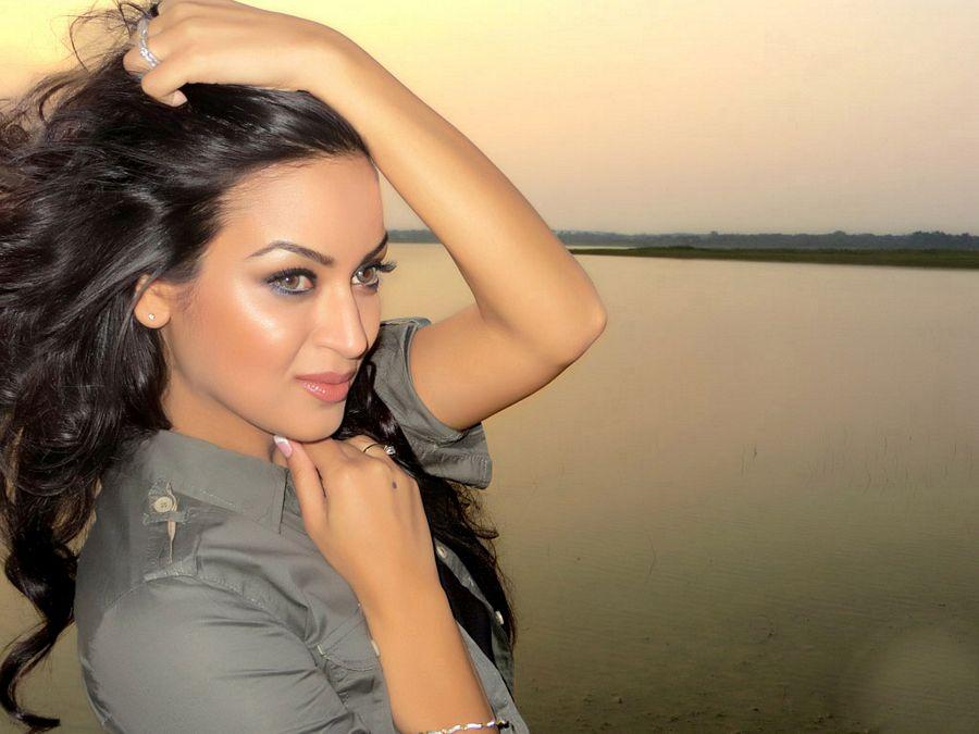 40 Hot & Sizzling Photo's of Item Girl Maryam Zakaria from Iran