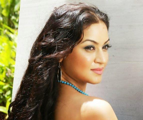 40 Hot & Sizzling Photo's of Item Girl Maryam Zakaria from Iran