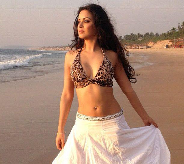 40 Hot & Sizzling Photo's of Item Girl Maryam Zakaria from Iran