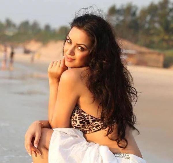 40 Hot & Sizzling Photo's of Item Girl Maryam Zakaria from Iran