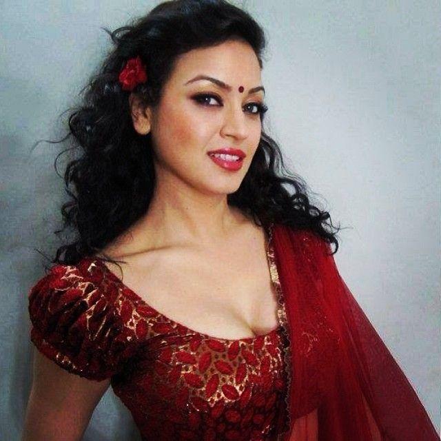 40 Hot & Sizzling Photo's of Item Girl Maryam Zakaria from Iran