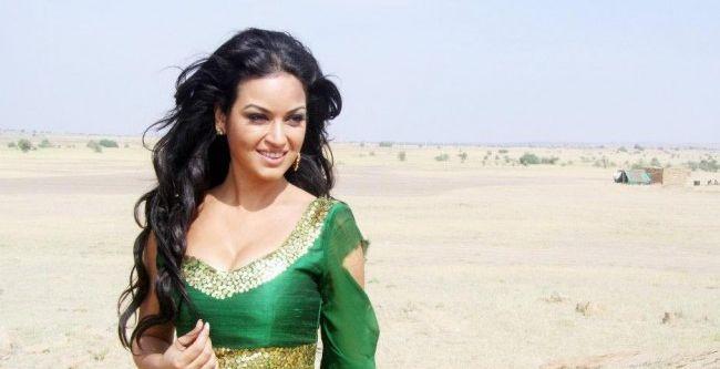 40 Hot & Sizzling Photo's of Item Girl Maryam Zakaria from Iran