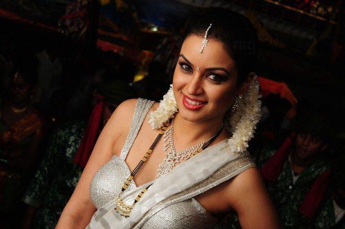 40 Hot & Sizzling Photo's of Item Girl Maryam Zakaria from Iran