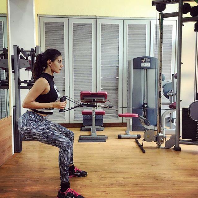 90 Hot & Spicy Unseen Photo's of Actress Amyra Dastur