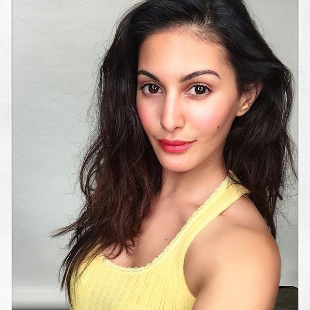 90 Hot & Spicy Unseen Photo's of Actress Amyra Dastur