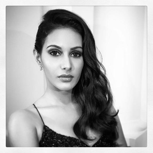 90 Hot & Spicy Unseen Photo's of Actress Amyra Dastur