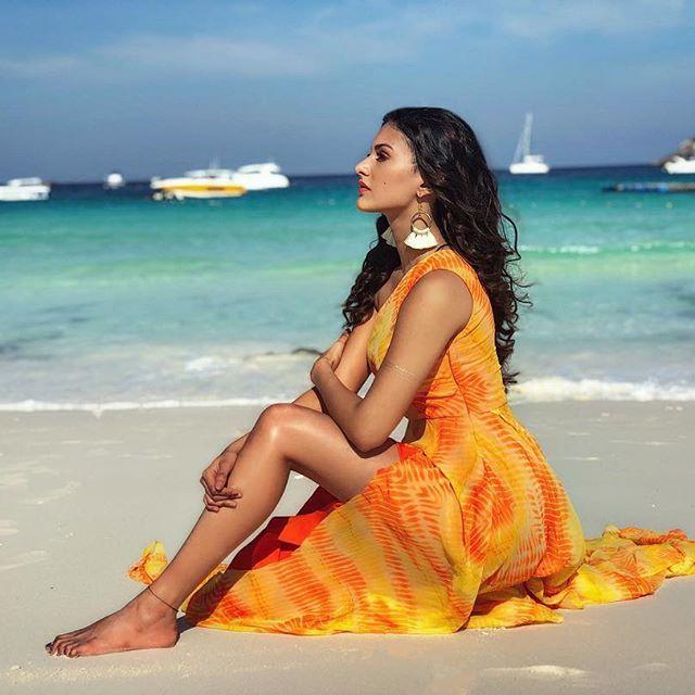 90 Hot & Spicy Unseen Photo's of Actress Amyra Dastur