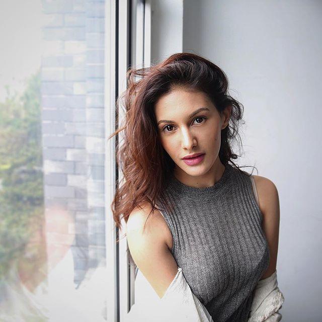 90 Hot & Spicy Unseen Photo's of Actress Amyra Dastur
