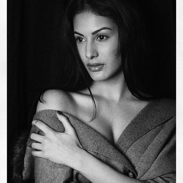 90 Hot & Spicy Unseen Photo's of Actress Amyra Dastur