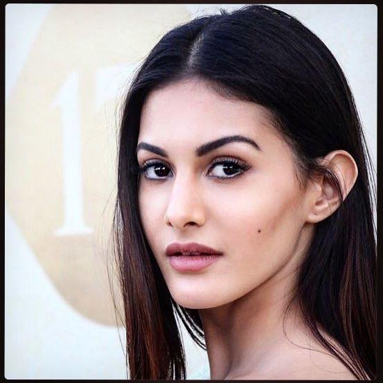 90 Hot & Spicy Unseen Photo's of Actress Amyra Dastur