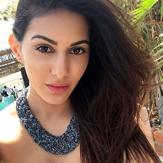 90 Hot & Spicy Unseen Photo's of Actress Amyra Dastur
