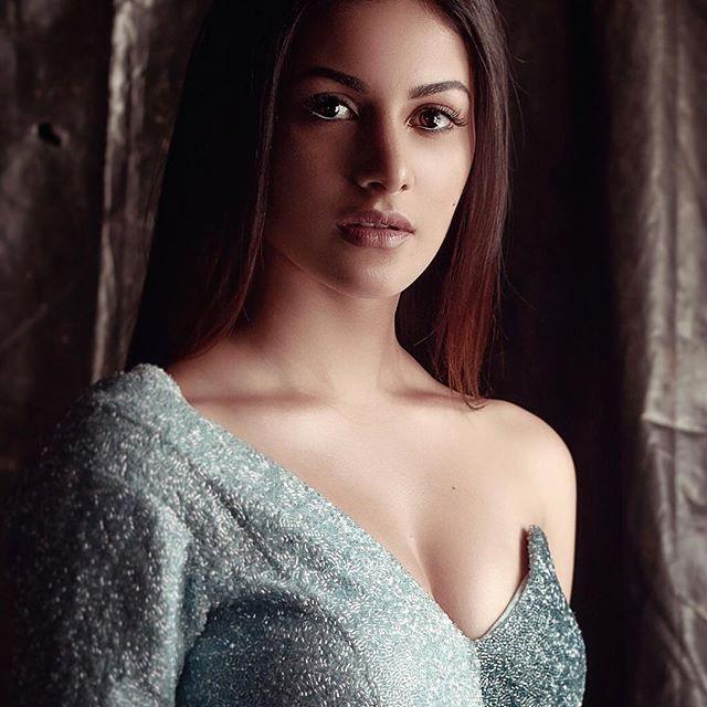 90 Hot & Spicy Unseen Photo's of Actress Amyra Dastur