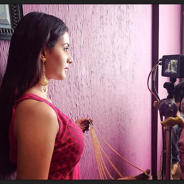 90 Hot & Spicy Unseen Photo's of Actress Amyra Dastur