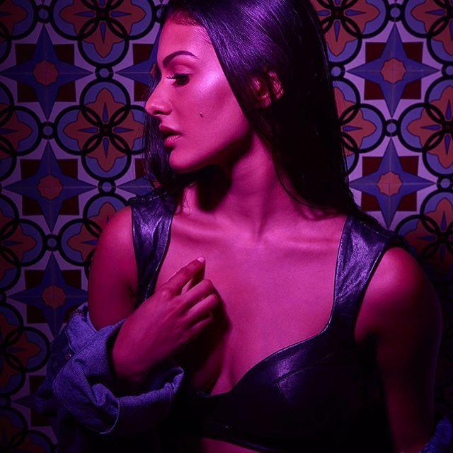 90 Hot & Spicy Unseen Photo's of Actress Amyra Dastur