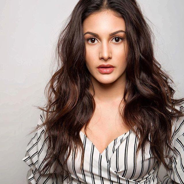 90 Hot & Spicy Unseen Photo's of Actress Amyra Dastur
