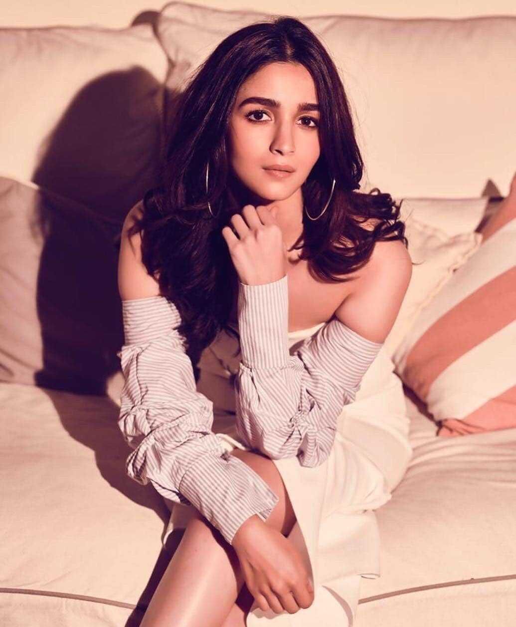 Actress Alia Bhatt Hot Sexy Pictures