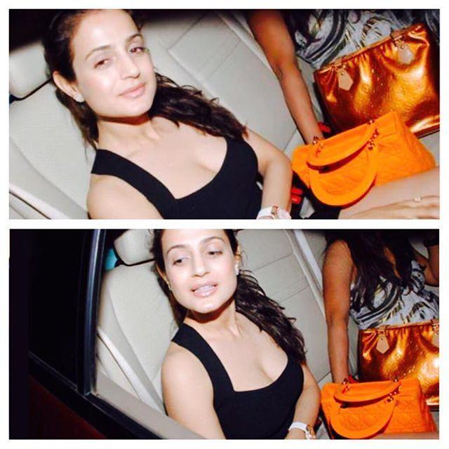 Actress Ameesha Patel Hot & Spicy Cleavage Never Seen Photos