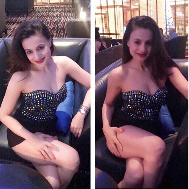 Actress Ameesha Patel Hot & Spicy Cleavage Never Seen Photos