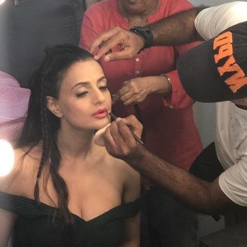 Actress Ameesha Patel Hot & Spicy Cleavage Never Seen Photos