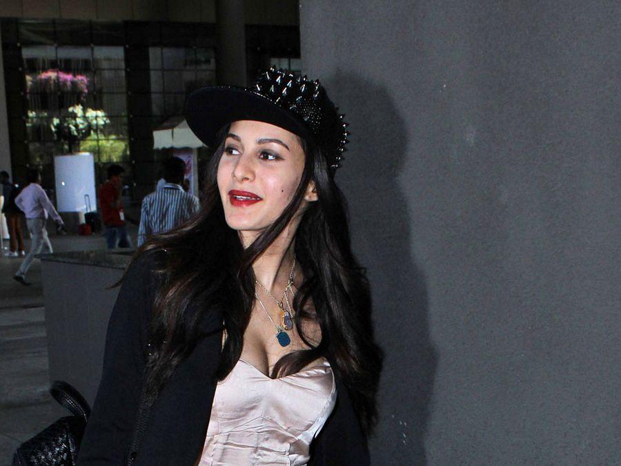 Actress Amyra Dastur 2017 Latest Hot & Spicy Stills