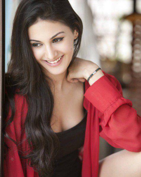 Actress Amyra Dastur 2017 Latest Hot & Spicy Stills