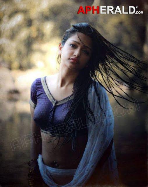 Actress Anaika Soti Hot & Spicy Cleavage Photos are too Hot to Handle!