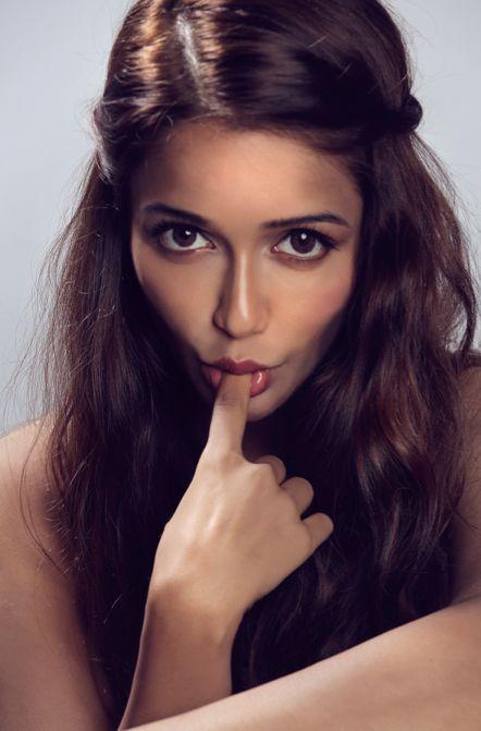 Actress Anaika Soti Smoking Hot & Spicy Photoshoot Pics