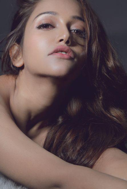 Actress Anaika Soti Smoking Hot & Spicy Photoshoot Pics