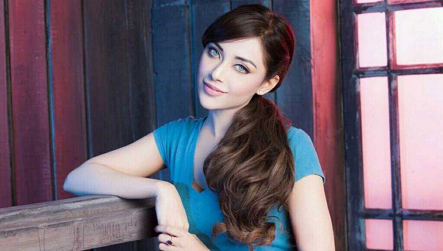 Actress Angela Krislinzki Hot & Sexy Photoshoot Stills