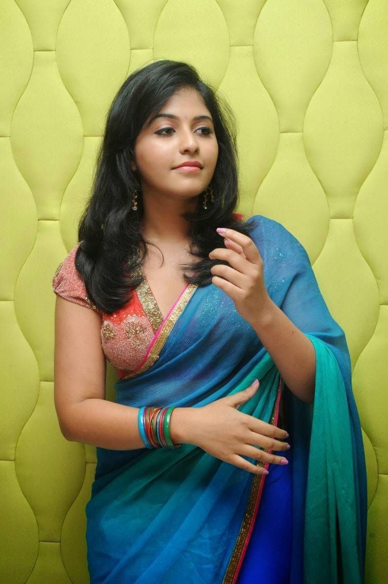 Actress Anjali Hot Images in Saree