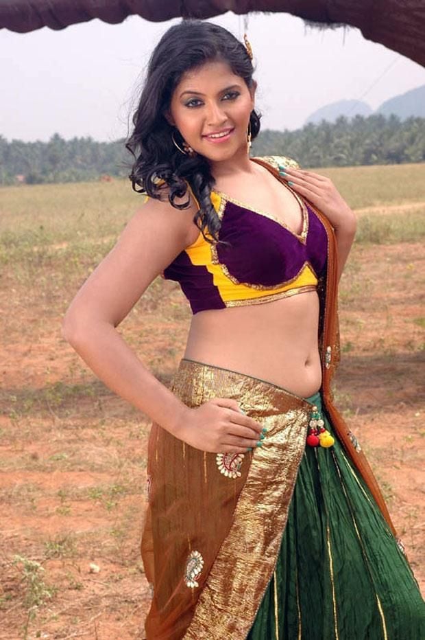 Actress Anjali Hot Images in Saree